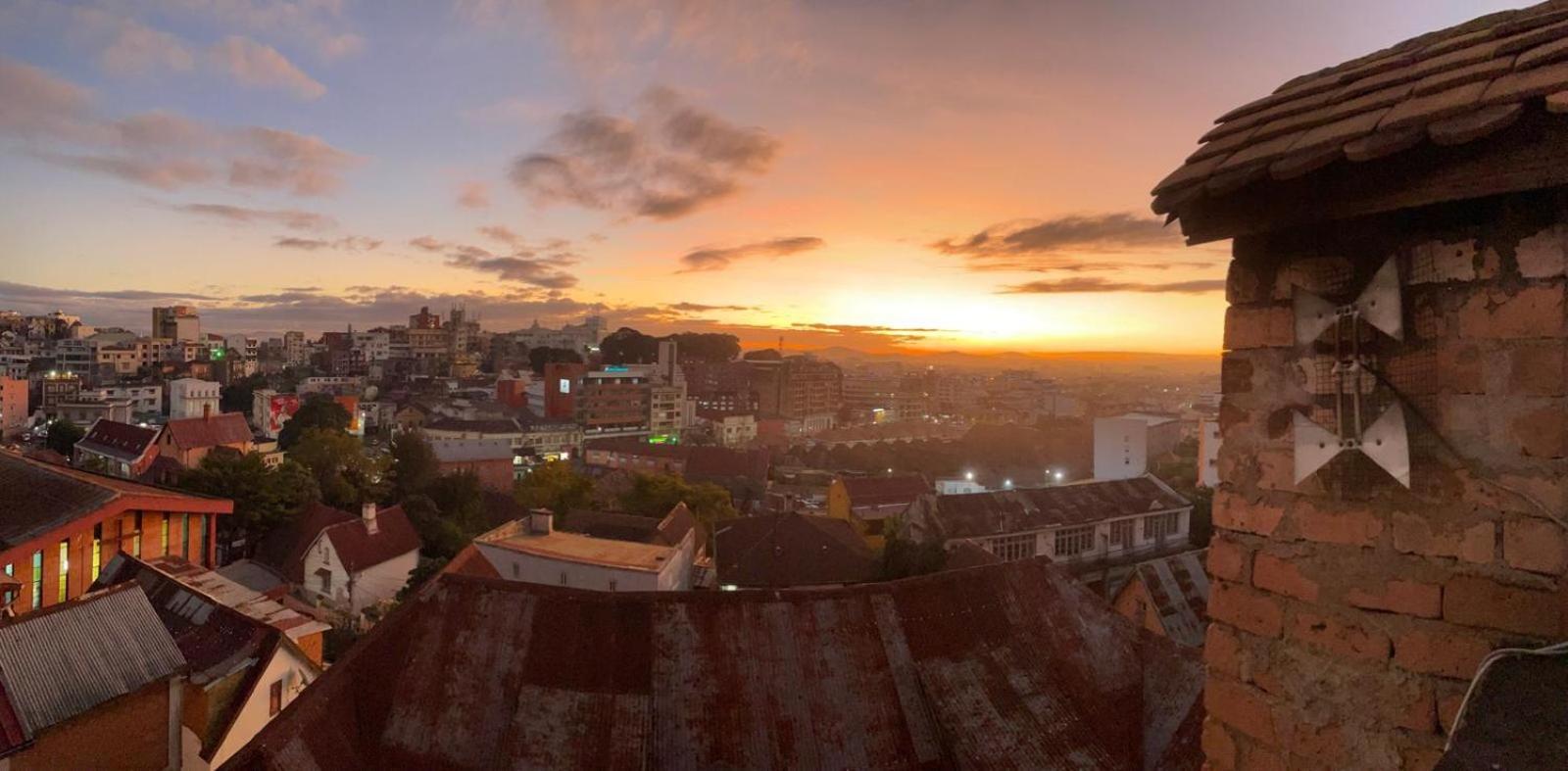 Le Karthala Chambres D'Hotes อันตานานารีโว ภายนอก รูปภาพ